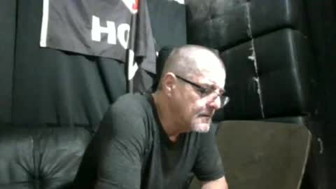 Snapshot of maximus_oreally chatting on 12.23.25 Max online show from 12.23.25