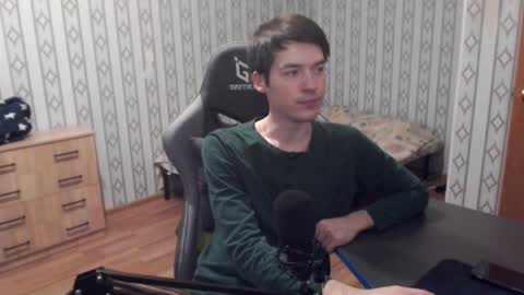 Snapshot of maximuslan chatting on 12.18.25 Marcolas online show from 12.18.25