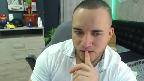 Snapshot of maximussantorini chatting on 12.10.24 maximus online show from 12.10.24