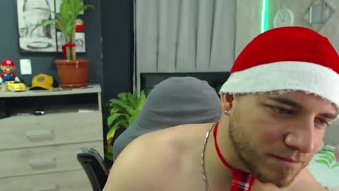 Snapshot of maximussantorini chatting on 12.19.24 maximus online show from 12.19.24