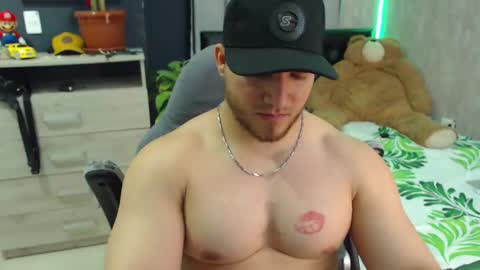 Snapshot of maximussantorini chatting on 12.21.24 maximus online show from 12.21.24