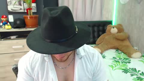 Snapshot of maximussantorini chatting on 01.02.25 maximus online show from 01.02.25