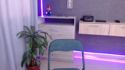 Snapshot of maximussantorini chatting on 11.22.25 maximus online show from 11.22.25