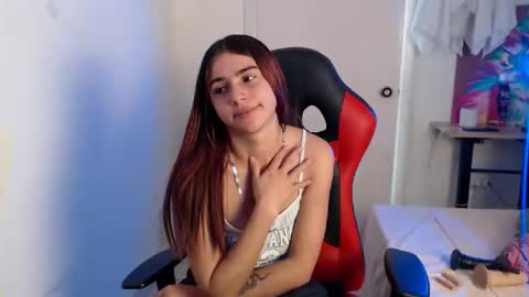 Snapshot of maxinesex_ chatting on 10.21.25 maxinesex_ online show from 10.21.25