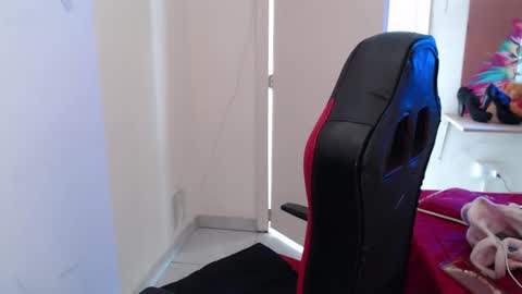 Snapshot of maxinesex_ chatting on 11.18.25 maxinesex_ online show from 11.18.25