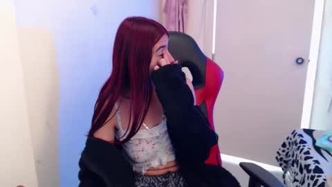 Snapshot of maxinesex_ chatting on 12.18.25 maxinesex_ online show from 12.18.25