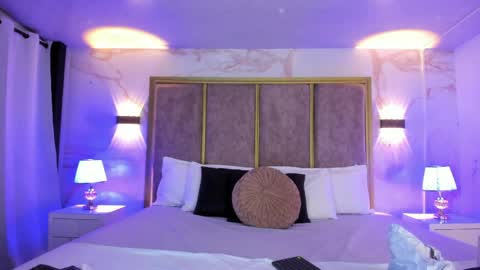 Snapshot of maxirogers chatting on 03.27.26 Maxi Rogers online show from 03.27.26