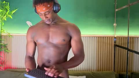 Snapshot of maxmuscle10 chatting on 02.13.26 Maxmuscle10 online show from 02.13.26