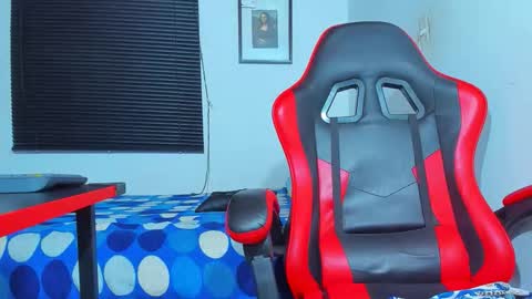 MAX online show from 10.11.25