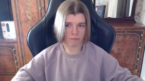 Snapshot of maxplay18 chatting on 02.19.25 Max online show from 02.19.25