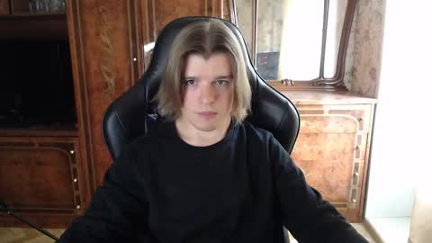 Snapshot of maxplay18 chatting on 10.08.25 Max online show from 10.08.25