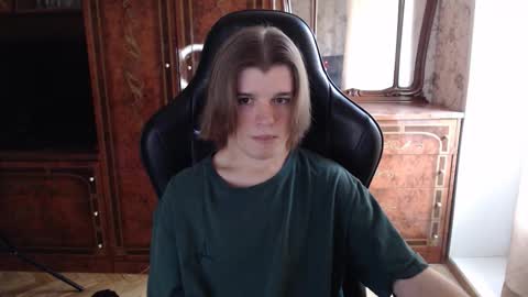 Snapshot of maxplay18 chatting on 10.11.25 Max online show from 10.11.25