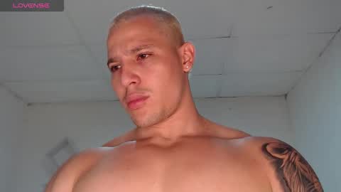 Snapshot of maxwel949813 chatting on 10.29.25 Max online show from 10.29.25