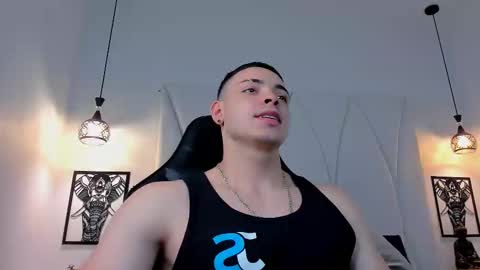 Snapshot of maxwell_dupont chatting on 01.30.25 MAX online show from 01.30.25