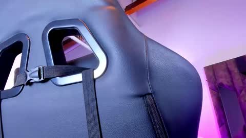 Snapshot of maxwell_dupont chatting on 02.01.25 MAX online show from 02.01.25