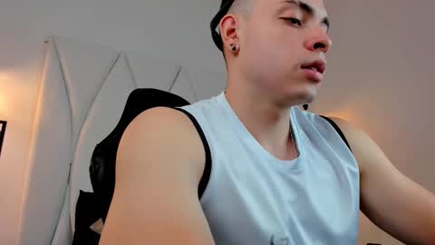 Snapshot of maxwell_dupont chatting on 02.04.25 MAX online show from 02.04.25