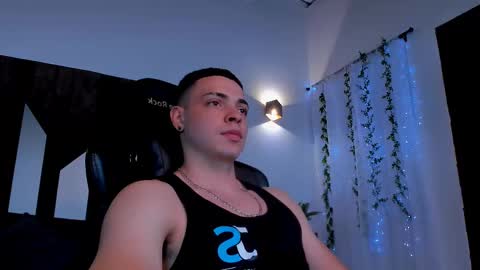 Snapshot of maxwell_dupont chatting on 02.06.25 MAX online show from 02.06.25