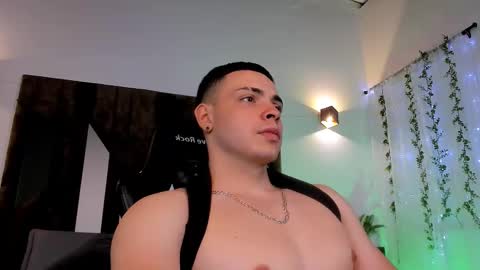 Snapshot of maxwell_dupont chatting on 02.07.25 MAX online show from 02.07.25