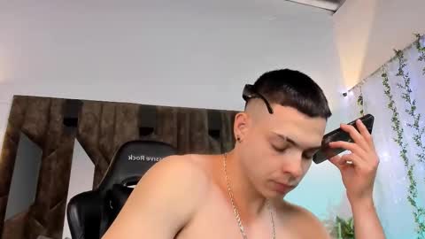 Snapshot of maxwell_dupont chatting on 02.15.25 MAX online show from 02.15.25