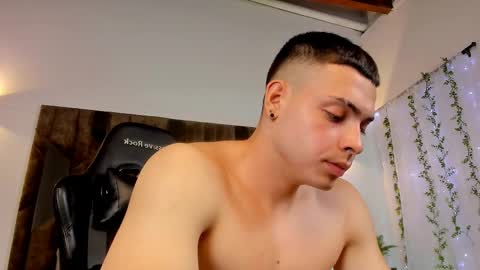 Snapshot of maxwell_dupont chatting on 02.18.25 MAX online show from 02.18.25