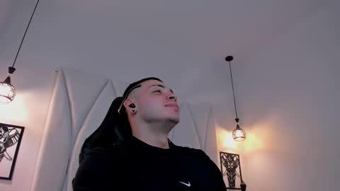 Snapshot of maxwell_dupont chatting on 02.21.25 MAX online show from 02.21.25