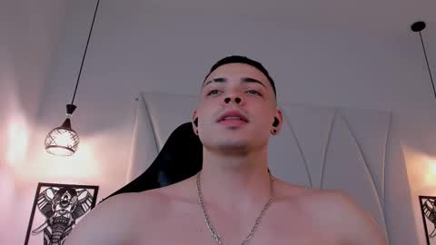 Snapshot of maxwell_dupont chatting on 02.21.25 MAX online show from 02.21.25