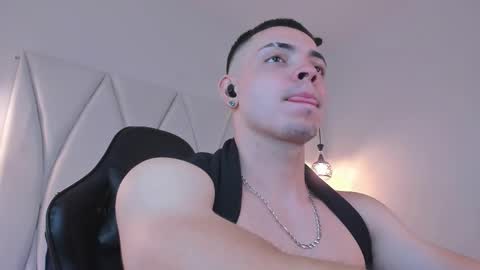 Snapshot of maxwell_dupont chatting on 02.26.25 MAX online show from 02.26.25