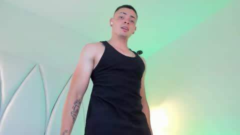 Snapshot of maxwell_dupont chatting on 02.27.25 MAX online show from 02.27.25