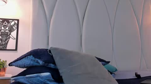 Snapshot of maxwell_dupont chatting on 03.04.25 MAX online show from 03.04.25