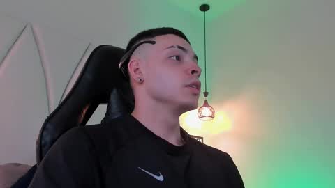 Snapshot of maxwell_dupont chatting on 03.05.25 MAX online show from 03.05.25