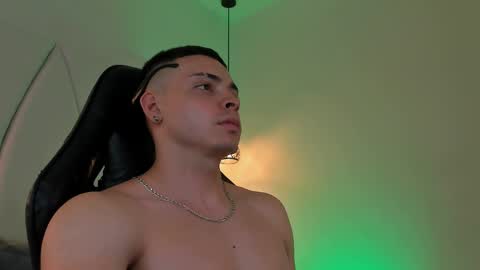 Snapshot of maxwell_dupont chatting on 03.06.25 MAX online show from 03.06.25