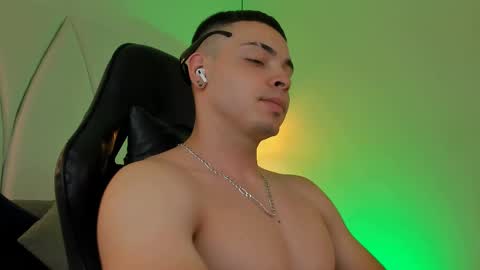 Snapshot of maxwell_dupont chatting on 03.06.25 MAX online show from 03.06.25