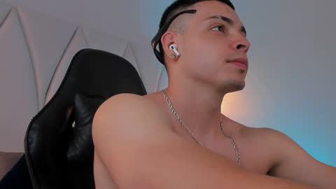 Snapshot of maxwell_dupont chatting on 03.07.25 MAX online show from 03.07.25