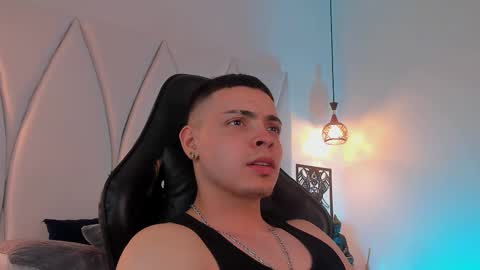 Snapshot of maxwell_dupont chatting on 03.08.25 MAX online show from 03.08.25