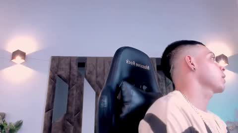 Snapshot of maxwell_dupont chatting on 03.09.25 MAX online show from 03.09.25