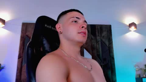 Snapshot of maxwell_dupont chatting on 03.10.25 MAX online show from 03.10.25