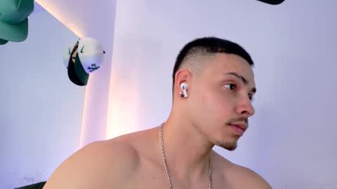 Snapshot of maxwell_dupont chatting on 09.08.25 MAX online show from 09.08.25