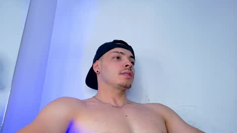 Snapshot of maxwell_dupont chatting on 09.09.25 MAX online show from 09.09.25