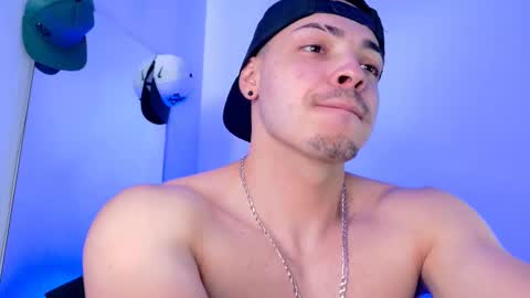 Snapshot of maxwell_dupont chatting on 09.13.25 MAX online show from 09.13.25