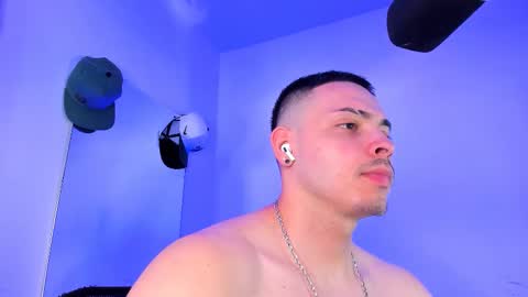 Snapshot of maxwell_dupont chatting on 09.16.25 MAX online show from 09.16.25