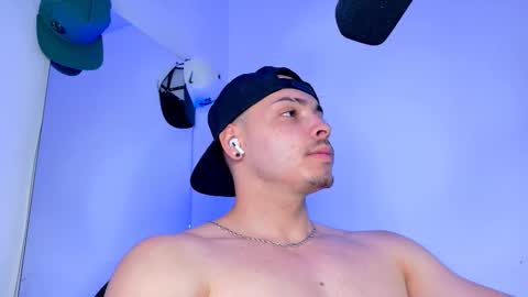 Snapshot of maxwell_dupont chatting on 09.18.25 MAX online show from 09.18.25