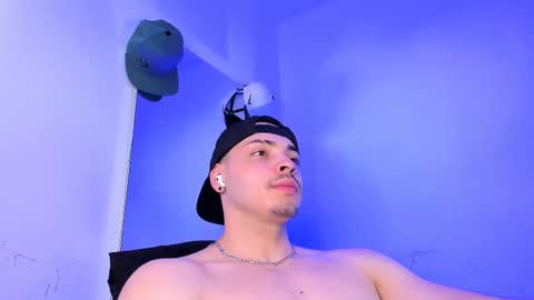 Snapshot of maxwell_dupont chatting on 09.20.25 MAX online show from 09.20.25