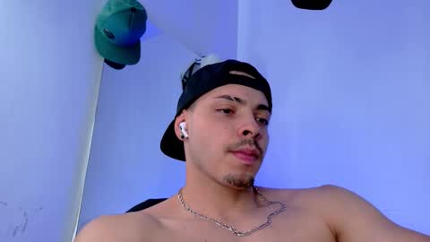 Snapshot of maxwell_dupont chatting on 09.22.25 MAX online show from 09.22.25