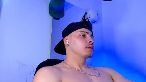 Snapshot of maxwell_dupont chatting on 09.23.25 MAX online show from 09.23.25