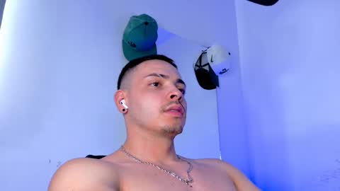 Snapshot of maxwell_dupont chatting on 09.24.25 MAX online show from 09.24.25