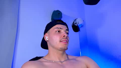 Snapshot of maxwell_dupont chatting on 10.01.25 MAX online show from 10.01.25