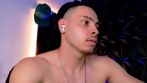 Snapshot of maxwell_dupont chatting on 10.05.25 MAX online show from 10.05.25