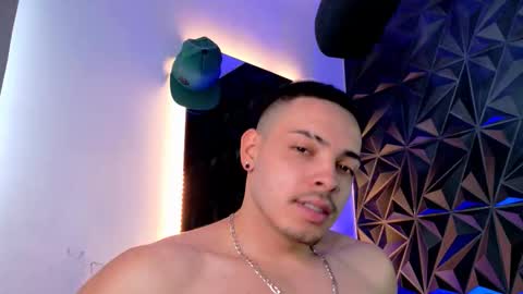 Snapshot of maxwell_dupont chatting on 10.09.25 MAX online show from 10.09.25