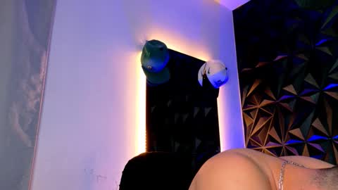 Snapshot of maxwell_dupont chatting on 10.15.25 MAX online show from 10.15.25