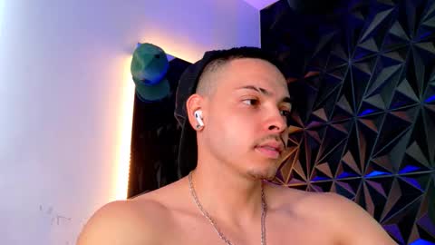 Snapshot of maxwell_dupont chatting on 10.20.25 MAX online show from 10.20.25